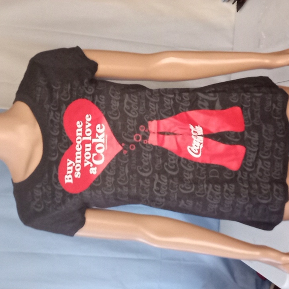 Coca-Cola Valentine Day Graphic Black/Red/Gray T-Shirt Women's Size Large